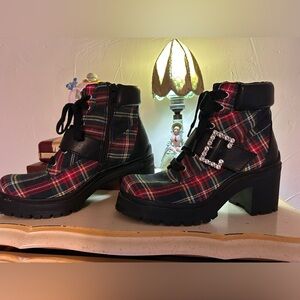 🖤 Gianni Bini Tartan Plaid Platform Ankle Boots – Size 8